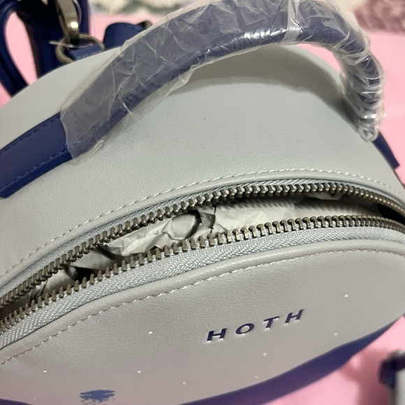 🎯 Loungefly Star Wars Hoth Convertible Mini Backpack - Picture 6 of 13